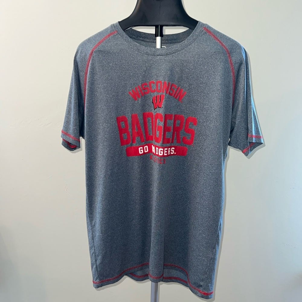 Proedge Wisconsin Badgers 100% Polyester T-shirt Men’s Large